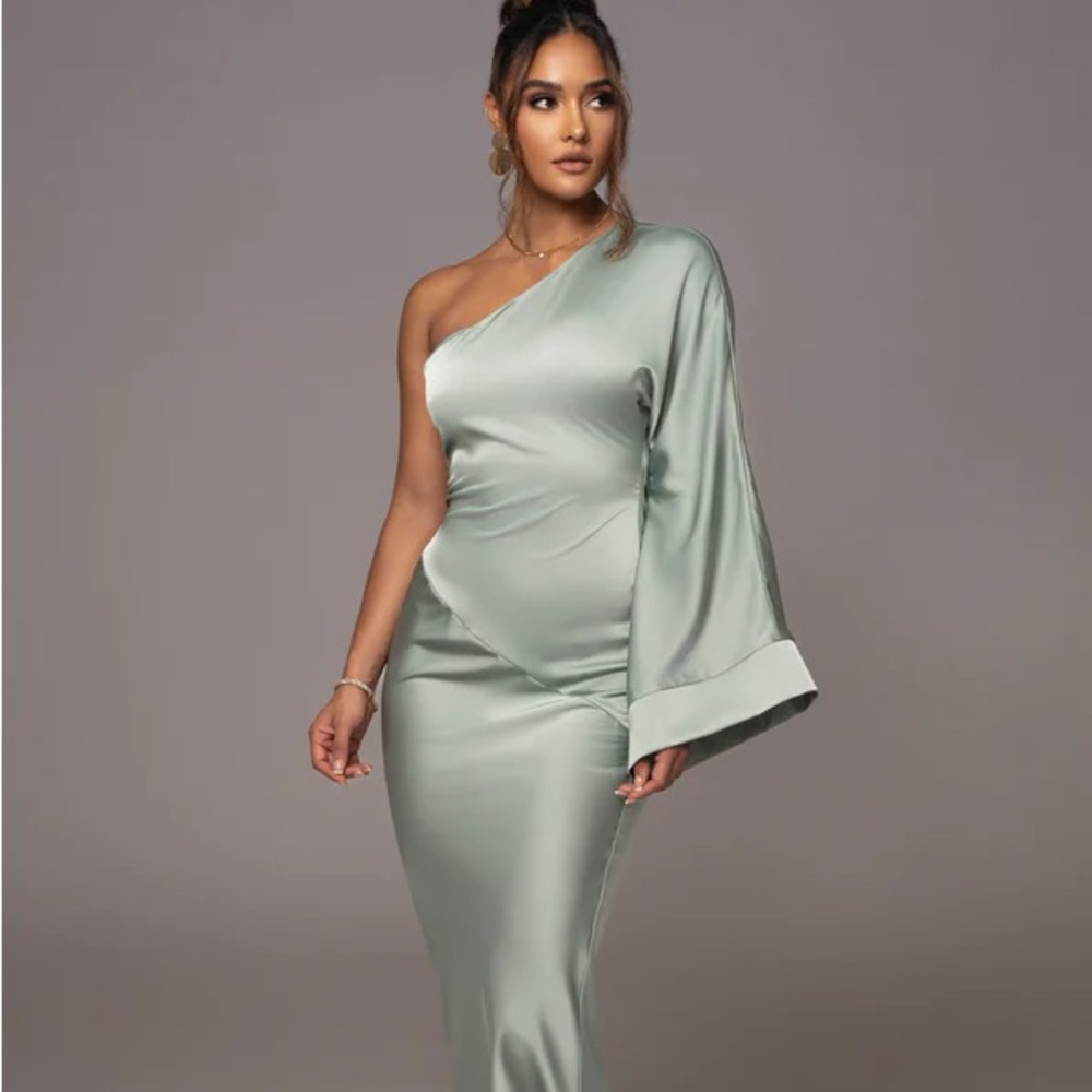 NWT beautiful silk JLUXLABEL dress